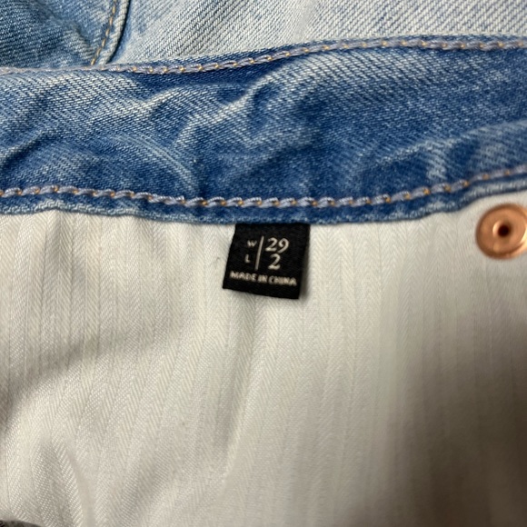 Abercrombie & Fitch Cut Off Shorts in Medium Wash - Picture 3 of 9